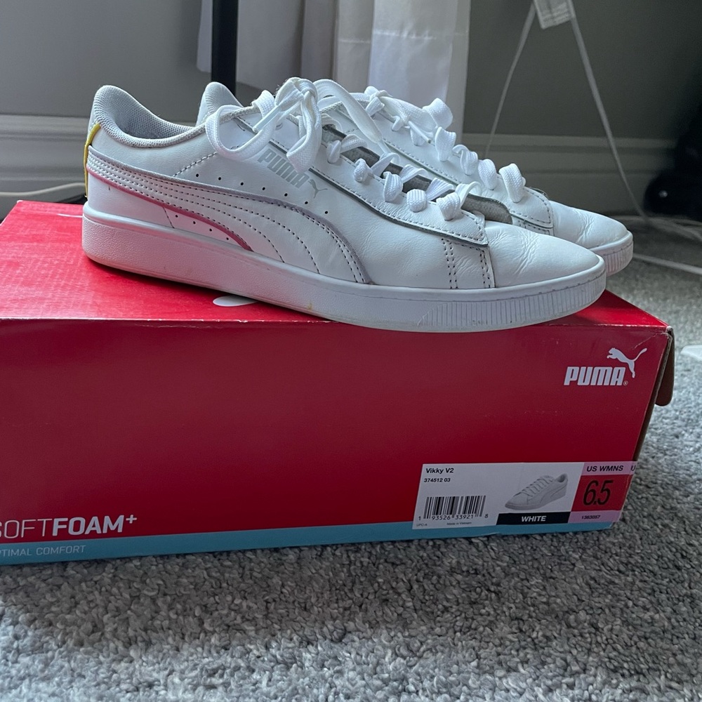 Women’s PUMA Sneakers 6.5
